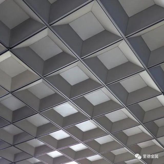 「裝修材料」金屬吊頂，為何讓設計師們愛不釋手？